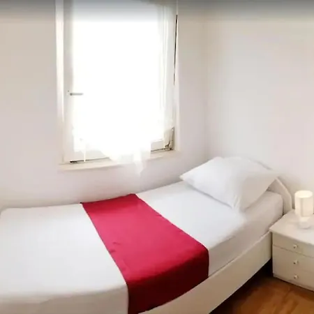 Apartment 2min Walk To The , Large Seaview Terraces 2 Apts, Bbq, Parking