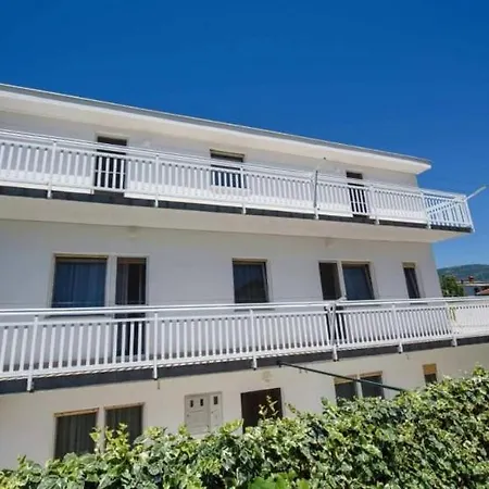 2min Walk To The , Large Seaview Terraces 2 Apts, Bbq, Parking *