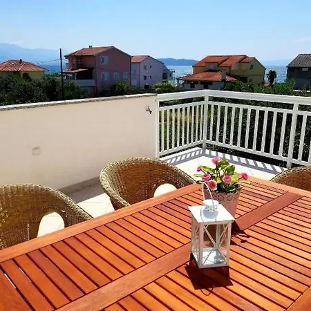 2min Walk To The , Large Seaview Terraces 2 Apts, Bbq, Parking * Kastela
