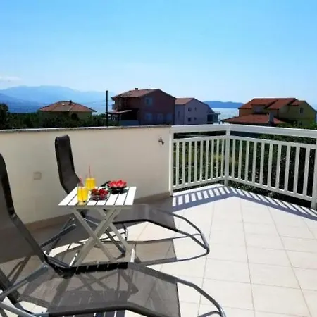 Apartment 2min Walk To The , Large Seaview Terraces 2 Apts, Bbq, Parking