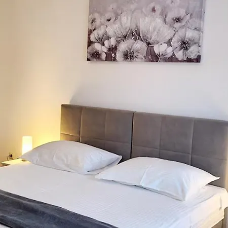 Apartment 2min Walk To The , Large Seaview Terraces 2 Apts, Bbq, Parking
