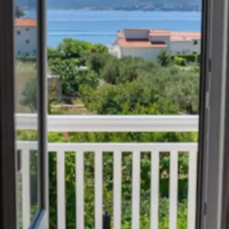 Apartment 2min Walk To The , Large Seaview Terraces 2 Apts, Bbq, Parking *