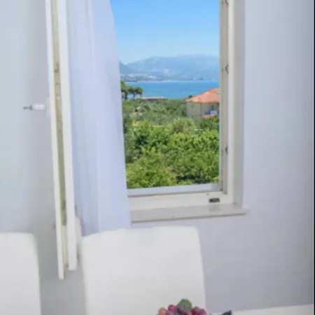 Apartment 2min Walk To The , Large Seaview Terraces 2 Apts, Bbq, Parking