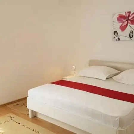 2min Walk To The , Large Seaview Terraces 2 Apts, Bbq, Parking