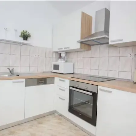 Apartment 2min Walk To The , Large Seaview Terraces 2 Apts, Bbq, Parking