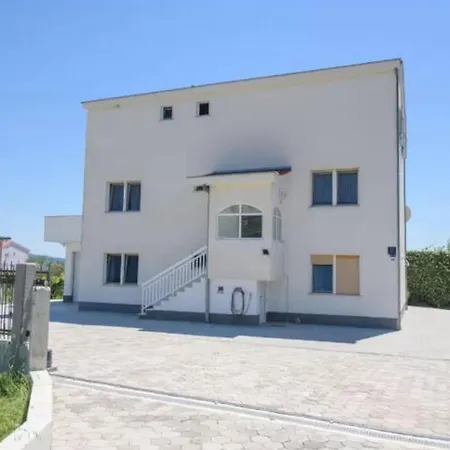 Apartment 2min Walk To The , Large Seaview Terraces 2 Apts, Bbq, Parking