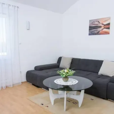 Apartment 2min Walk To The , Large Seaview Terraces 2 Apts, Bbq, Parking