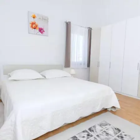 2min Walk To The , Large Seaview Terraces 2 Apts, Bbq, Parking * Kastela