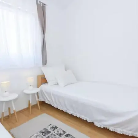 Apartment 2min Walk To The , Large Seaview Terraces 2 Apts, Bbq, Parking