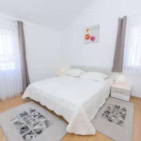 2min Walk To The , Large Seaview Terraces 2 Apts, Bbq, Parking *